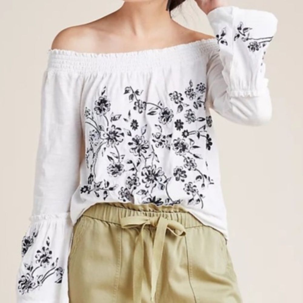 Anthropologie Annie Embroidered Off-The-Shoulder White Blouse in Size XS
